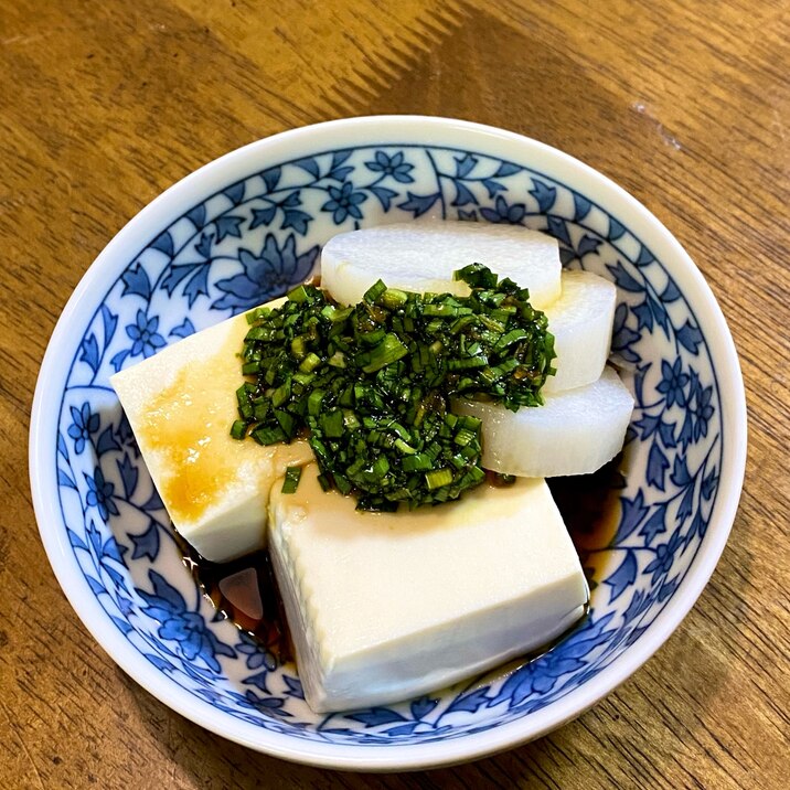 にらの風味満喫‼️蒸し長芋と豆腐のにらしょうゆかけ